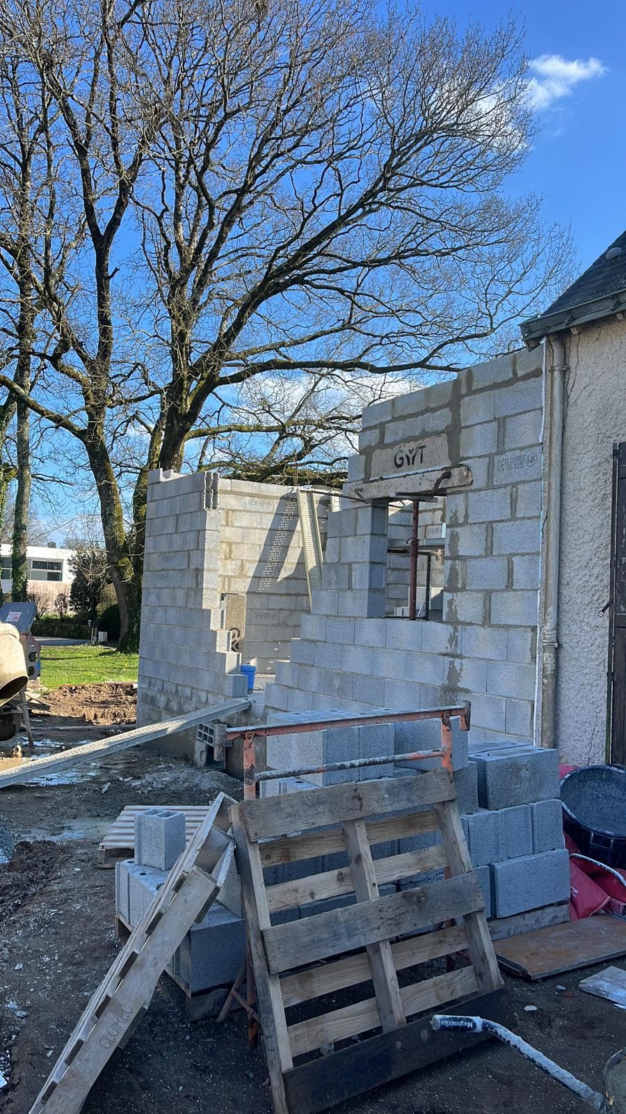 Extension finie Saint-Avé